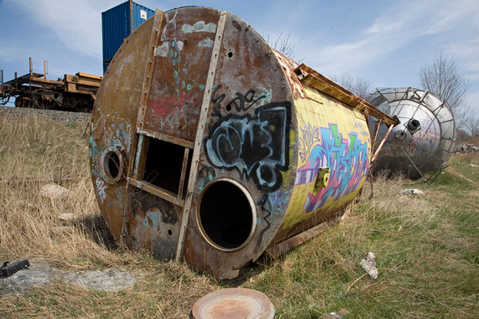 Storage tank/graffiti